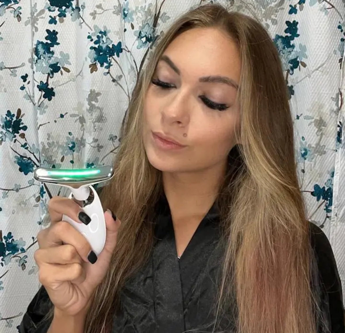 Veloura Anti-Wrinkle Facial Device